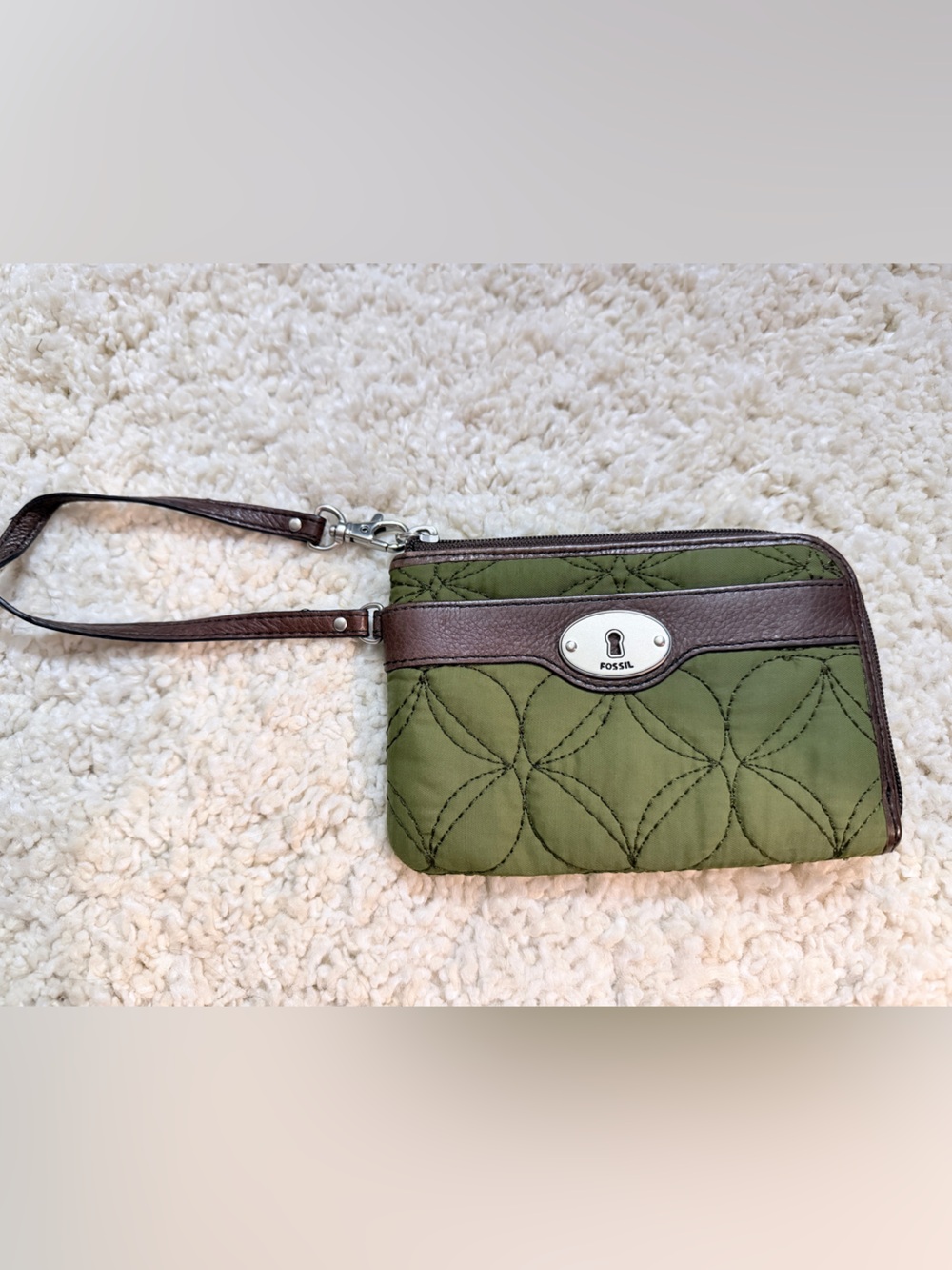 Vintage Fossil Olive Green Quilted Wristlet